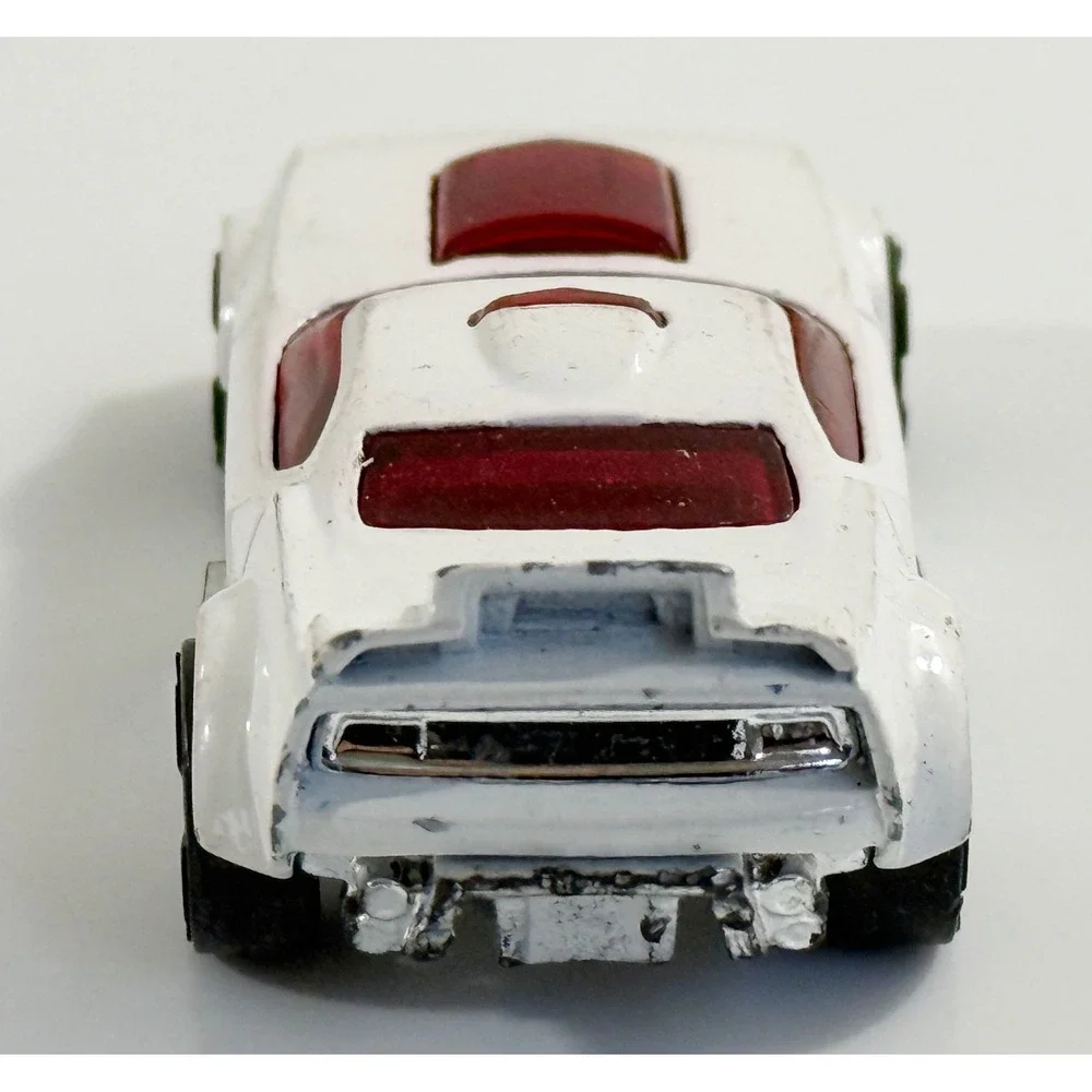 Hot Wheels Fast‎ Fish Toy Car 1:64 White Good Red Windows Fantasy Muscle Car